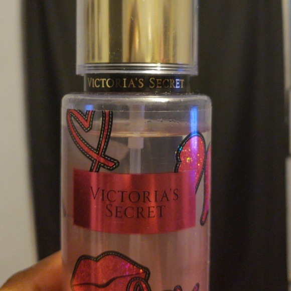 Victoria Secret - Picture 2 of 2